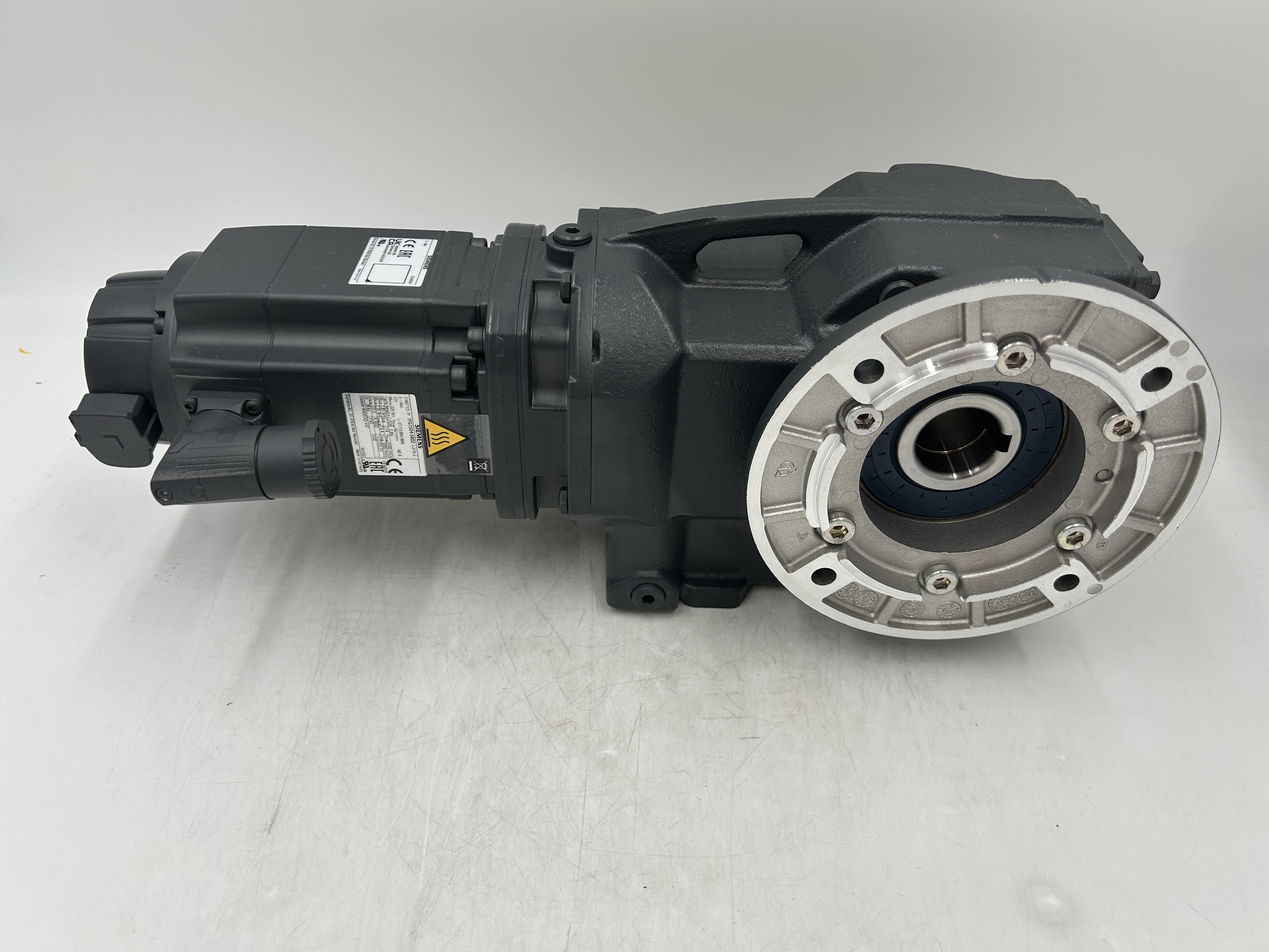 Siemens 1FG1504-5RD23-2FR1 SIMOTICS S-1FG1 synchronous servo geared motor bevel gearbox K39 motor...
