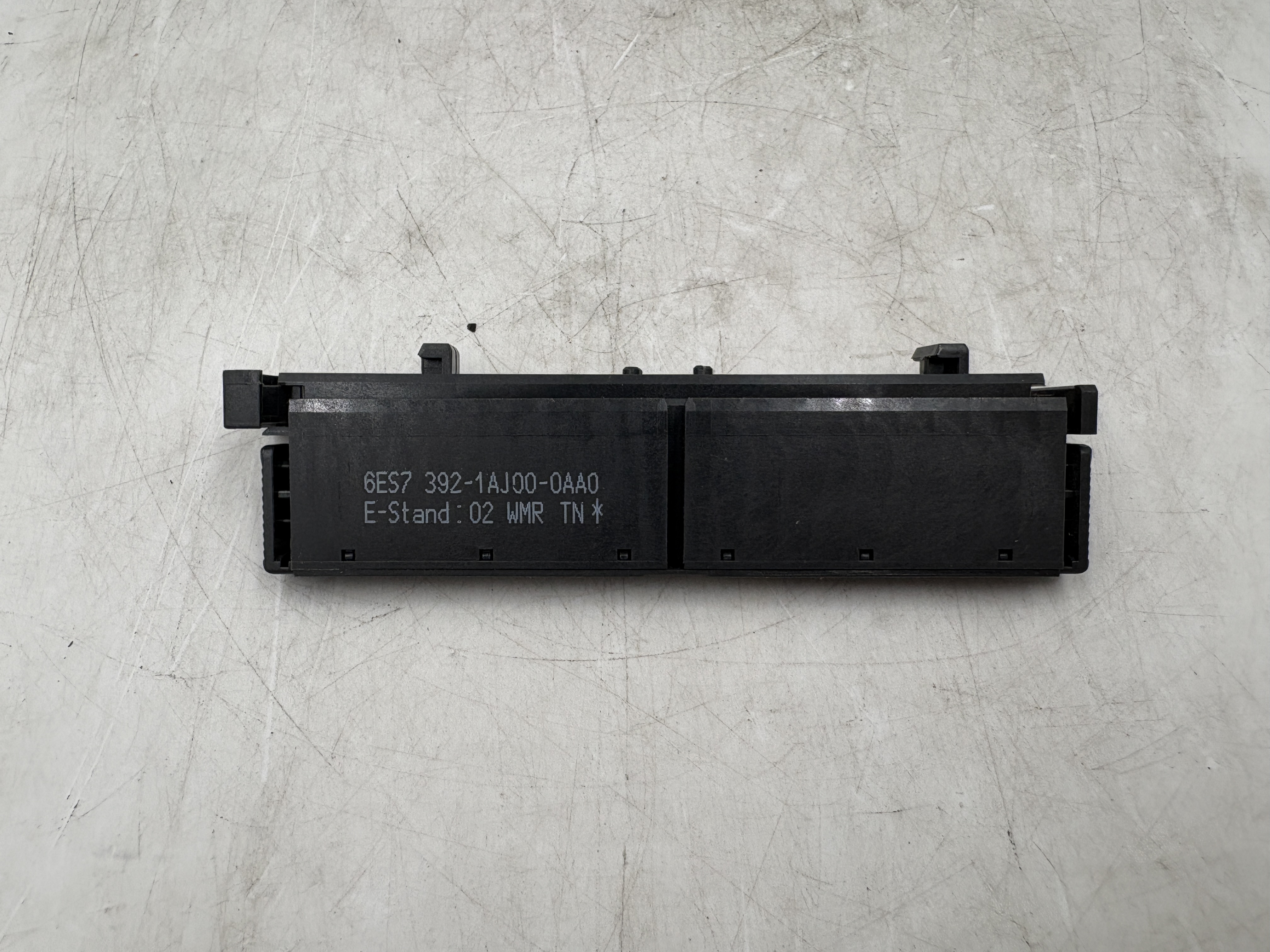 Siemens 6ES7392-1AJ00-0AA0 CONNECTOR FRONT SCREW S7300 20PN 8/16PT — Connectors & Plugs