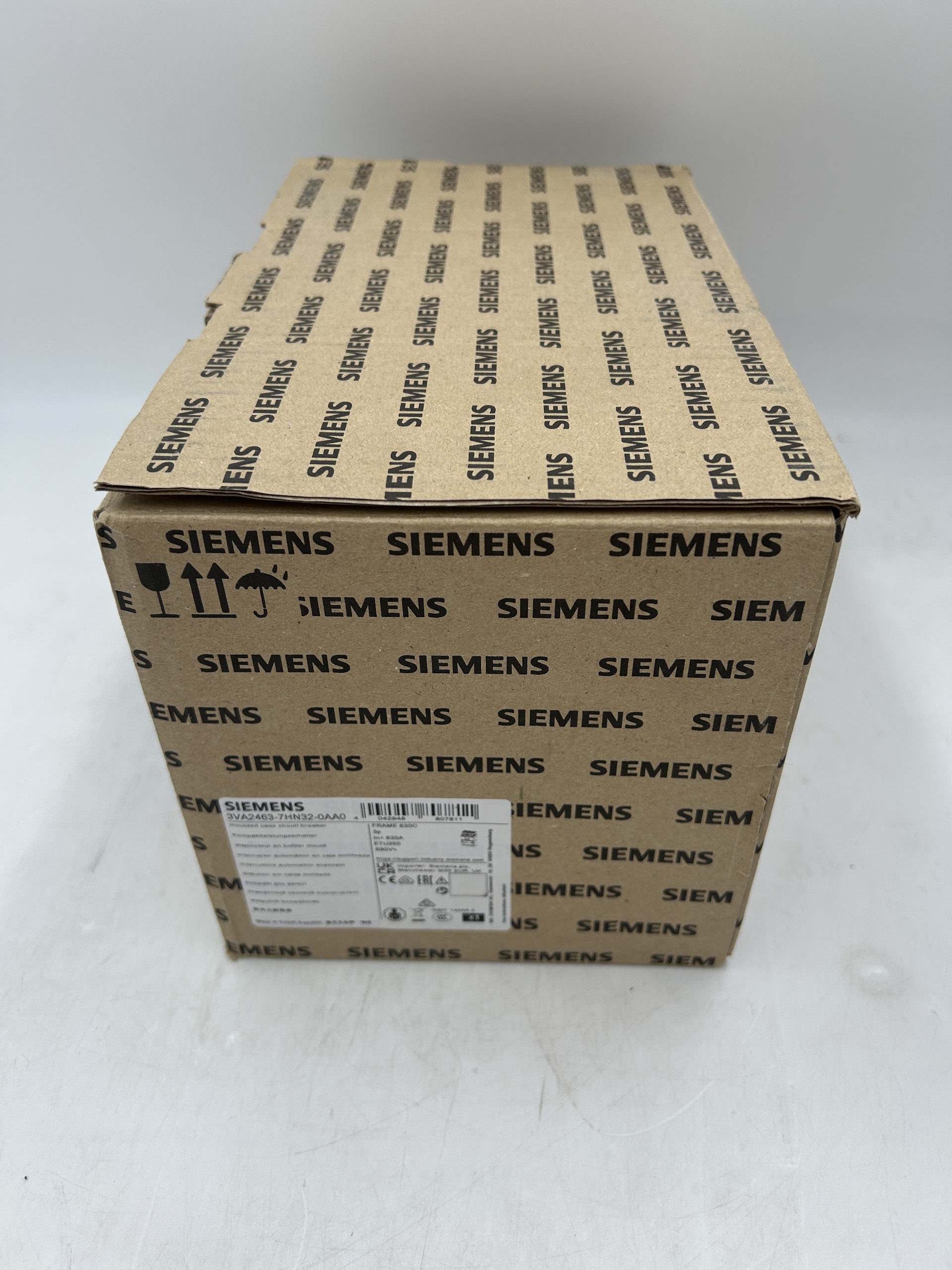 Siemens 3VA2463-7HN32-0AA0 BRKR 3VA24 3P 630A 110KA ETU3-LSI NUT — Interruttori automatici e fusibili