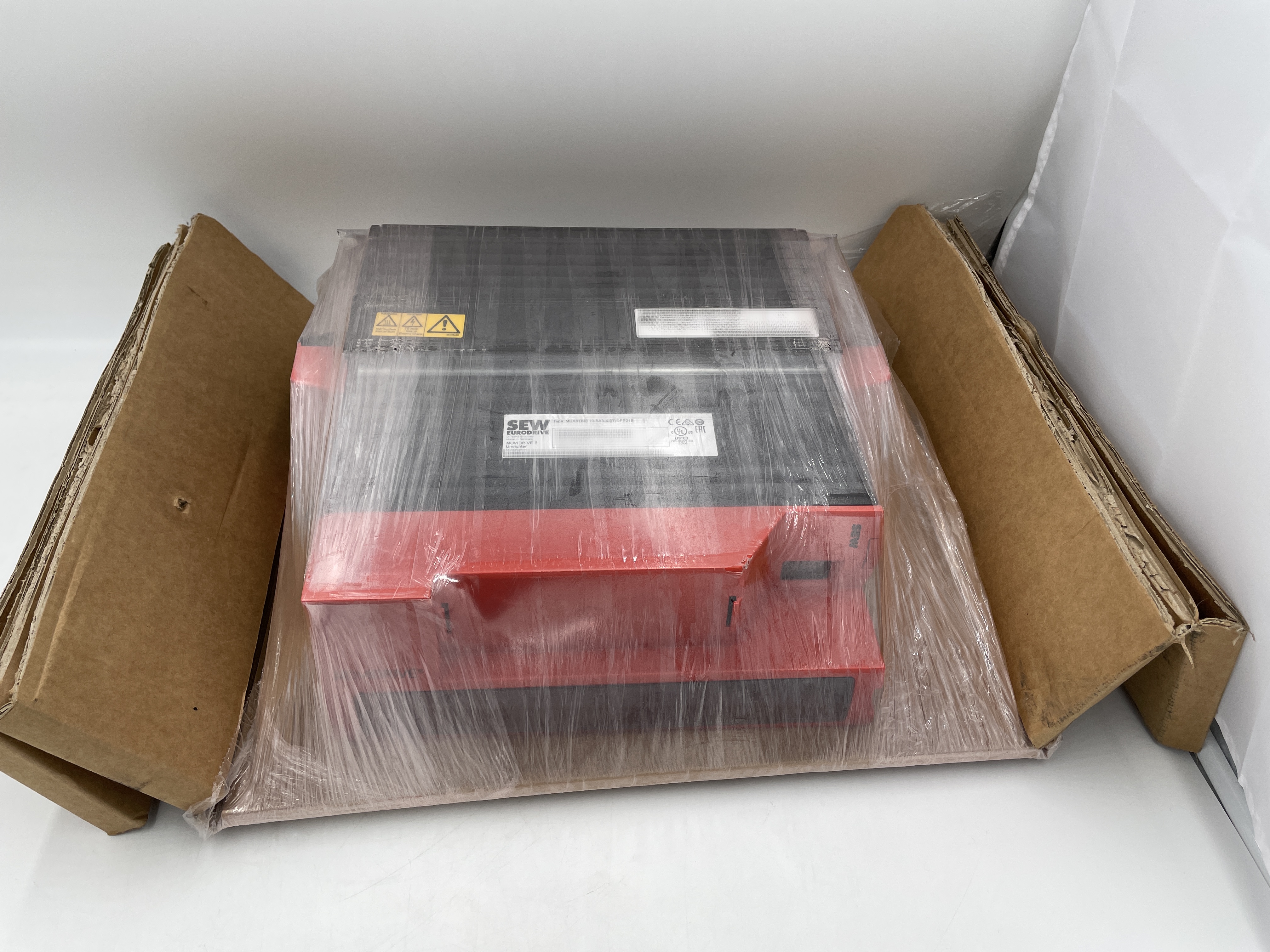 MDX61B0110-5A3-4-0T Sew, Inverter e convertitori di frequenza
