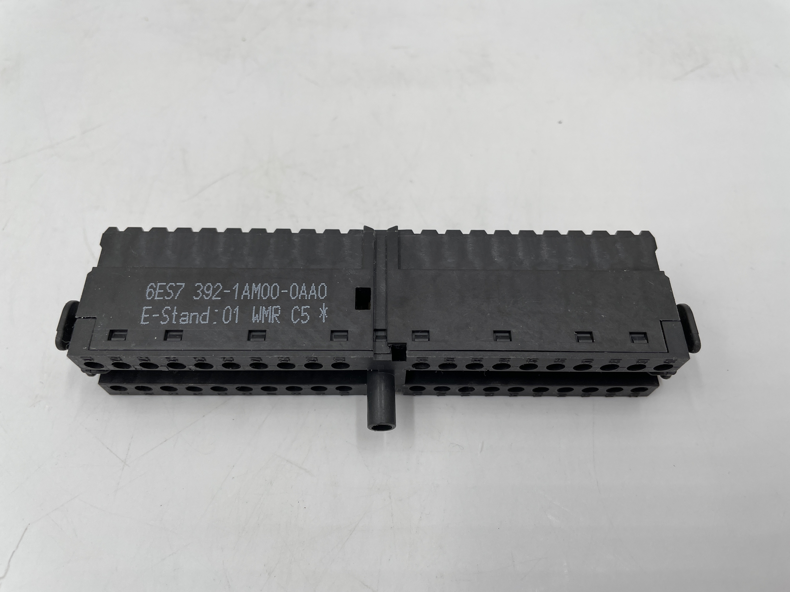 Siemens 6ES7392-1AM00-0AA0 CONNECTOR FRONT SCREW S7300 40PIN 32PT — Connectors & Plugs
