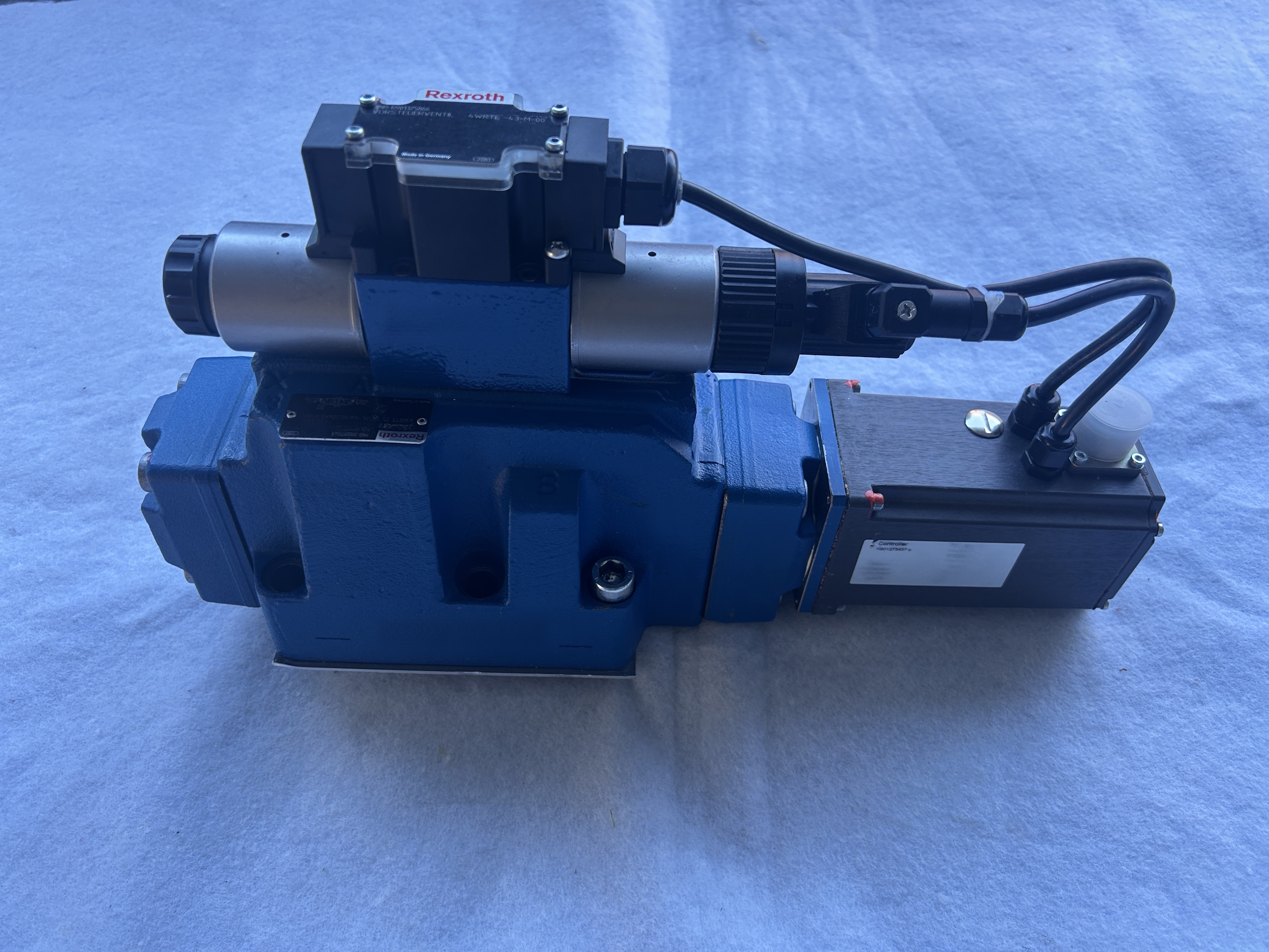Bosch Rexroth R900975549 PROPORTIONAL DIRECTIONAL VALVE 4WRTE25V350L-4X/6EG24K31/A5M