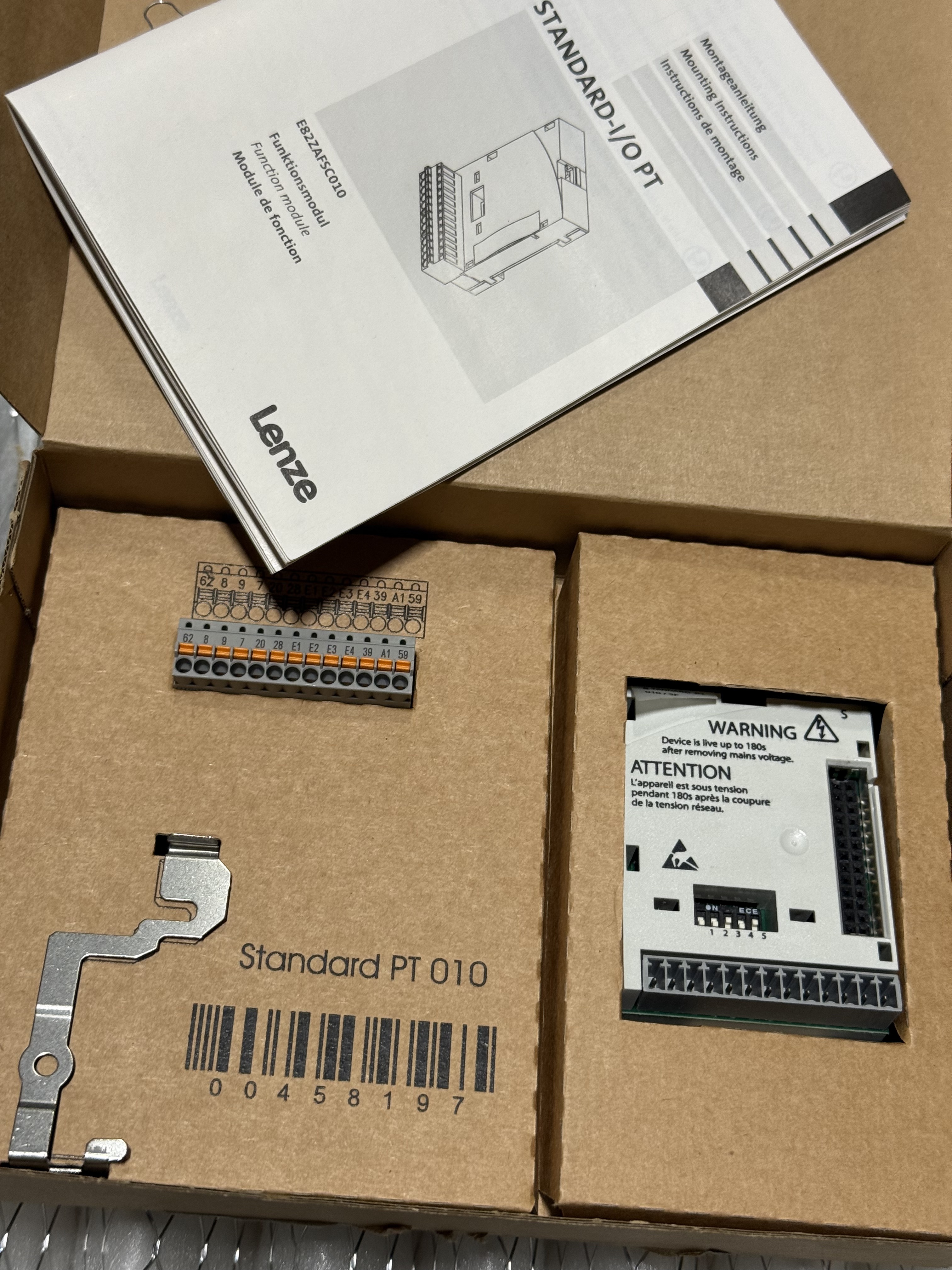 Lenze E82ZAFSC010 — Inverter e convertitori di frequenza